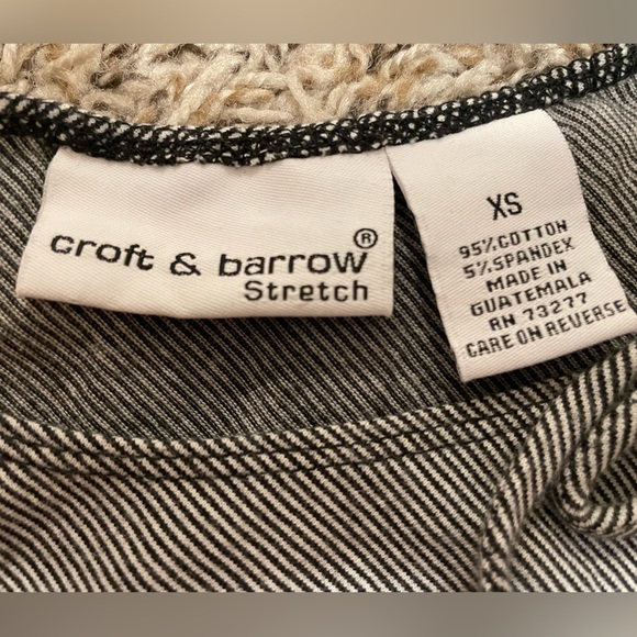 ✨5 for $15✨ Croft & Barrow stretch top xs - Picture 3 of 3